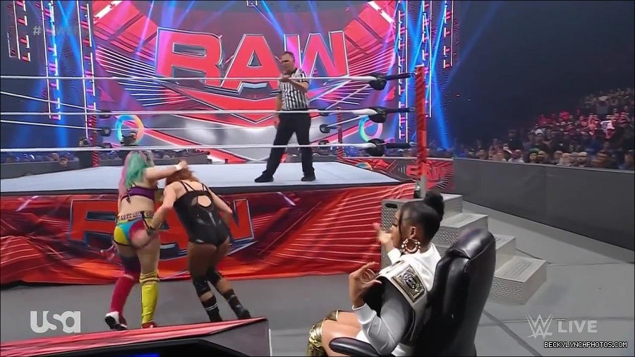 WWE_Monday_Night_Raw_2022_05_16_720p_HDTV_x264-NWCHD_mp4_007528663.jpg