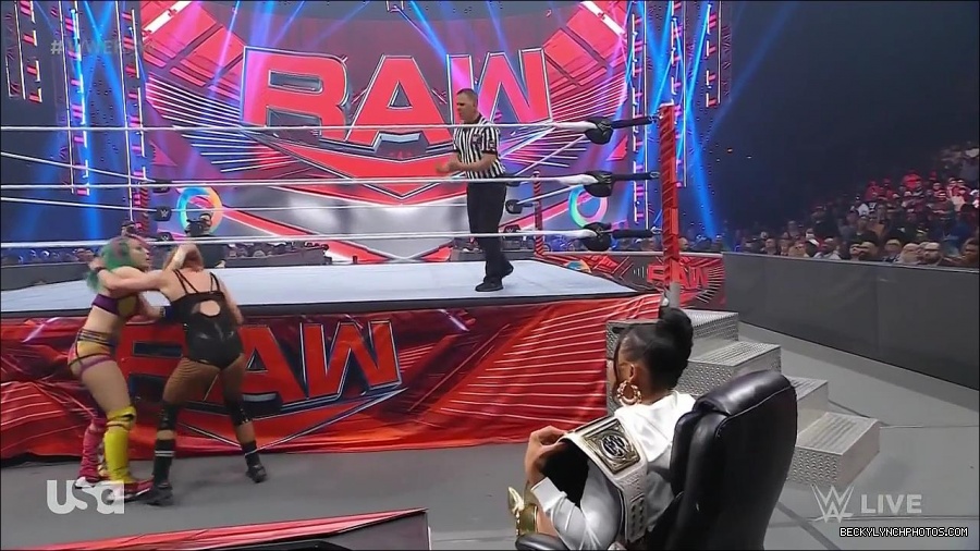 WWE_Monday_Night_Raw_2022_05_16_720p_HDTV_x264-NWCHD_mp4_007529864.jpg
