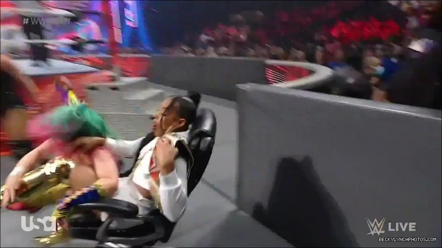 WWE_Monday_Night_Raw_2022_05_16_720p_HDTV_x264-NWCHD_mp4_007533868.jpg
