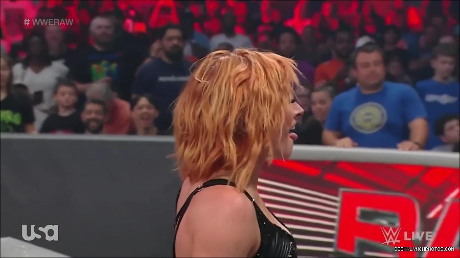 WWE_Monday_Night_Raw_2022_05_16_720p_HDTV_x264-NWCHD_mp4_007540275.jpg