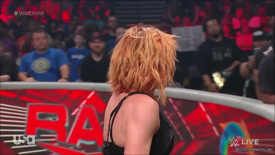 WWE_Monday_Night_Raw_2022_05_16_720p_HDTV_x264-NWCHD_mp4_007541876.jpg