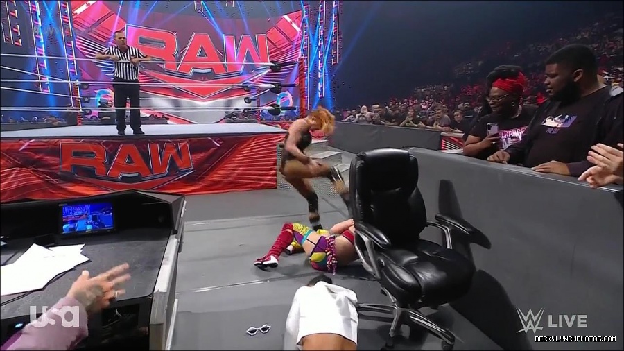 WWE_Monday_Night_Raw_2022_05_16_720p_HDTV_x264-NWCHD_mp4_007543478.jpg