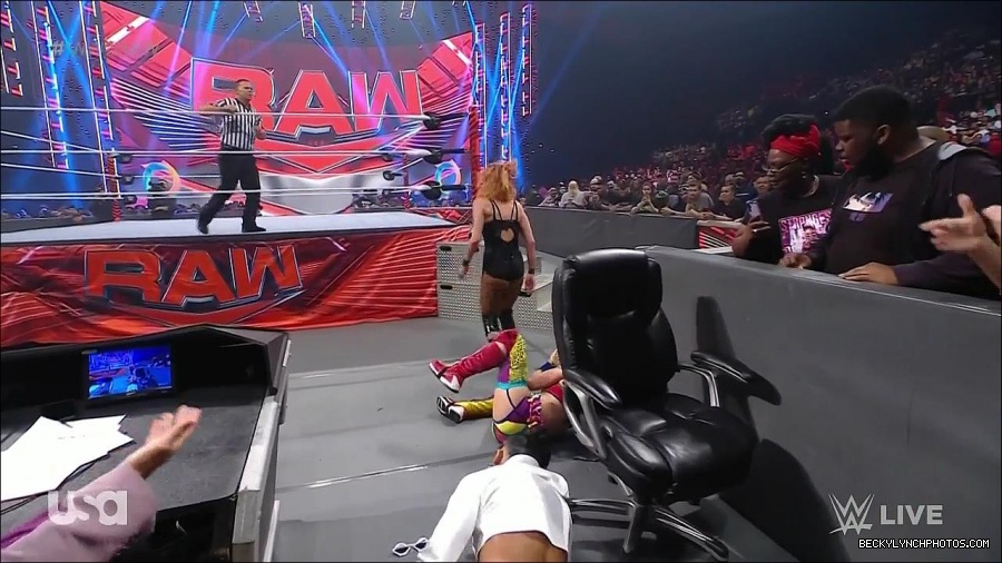 WWE_Monday_Night_Raw_2022_05_16_720p_HDTV_x264-NWCHD_mp4_007544279.jpg