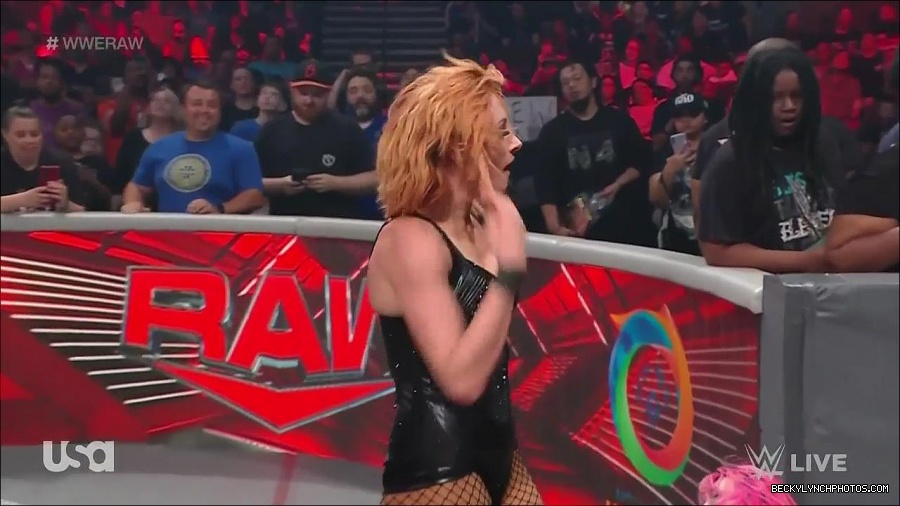 WWE_Monday_Night_Raw_2022_05_16_720p_HDTV_x264-NWCHD_mp4_007545880.jpg