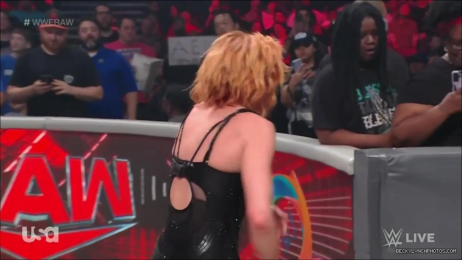 WWE_Monday_Night_Raw_2022_05_16_720p_HDTV_x264-NWCHD_mp4_007546681.jpg