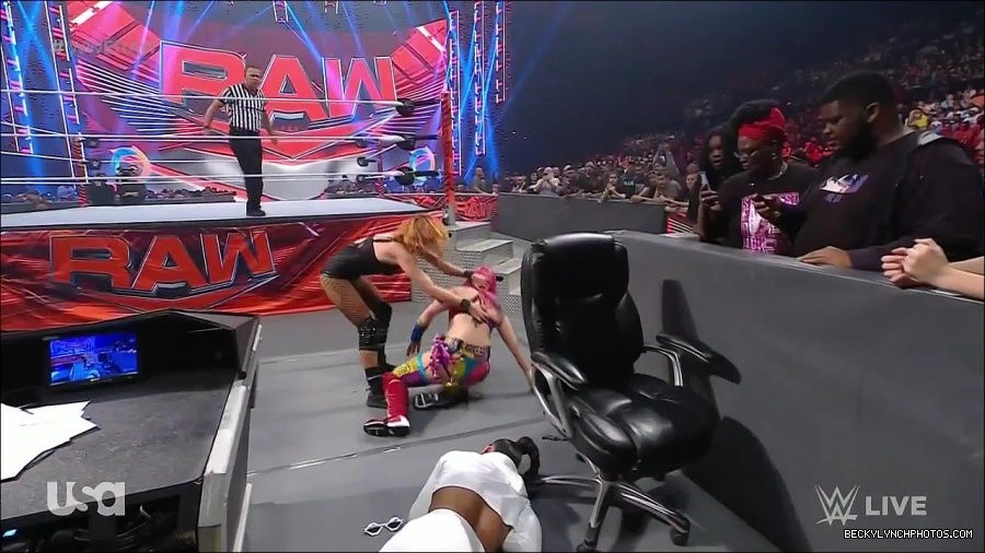 WWE_Monday_Night_Raw_2022_05_16_720p_HDTV_x264-NWCHD_mp4_007547482.jpg