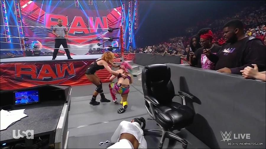 WWE_Monday_Night_Raw_2022_05_16_720p_HDTV_x264-NWCHD_mp4_007547882.jpg