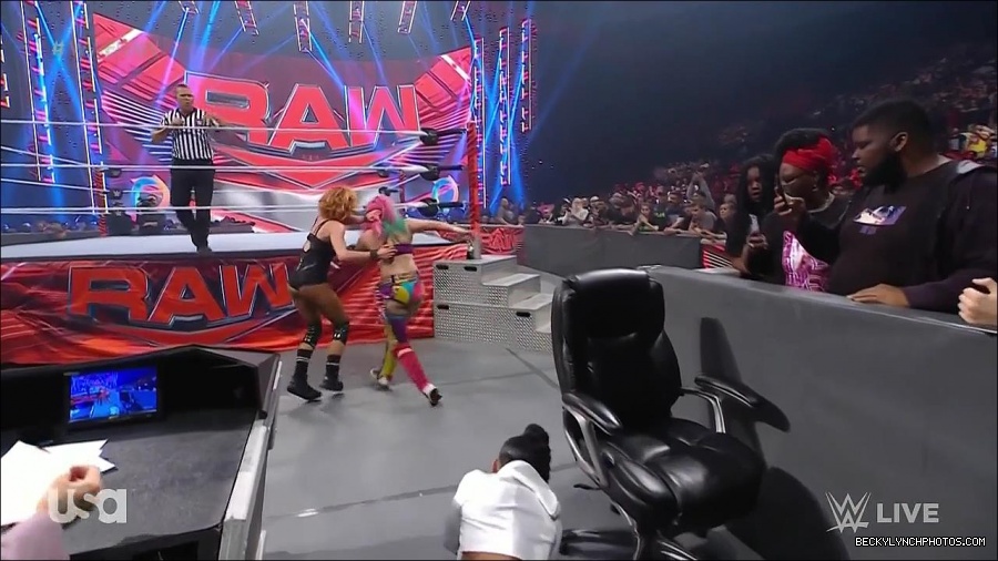 WWE_Monday_Night_Raw_2022_05_16_720p_HDTV_x264-NWCHD_mp4_007548683.jpg