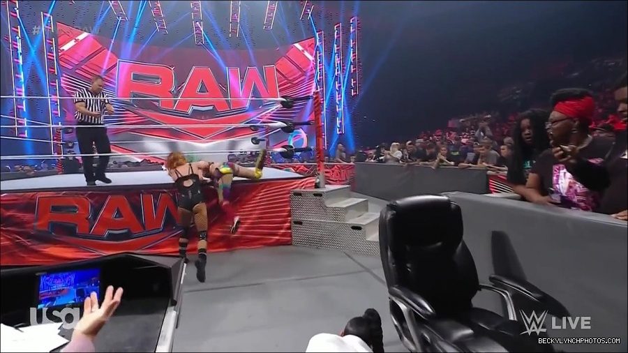 WWE_Monday_Night_Raw_2022_05_16_720p_HDTV_x264-NWCHD_mp4_007549484.jpg
