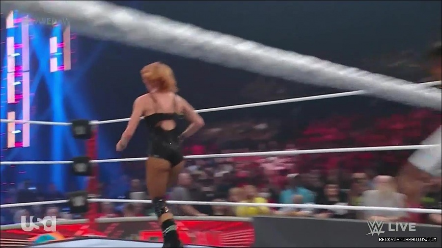 WWE_Monday_Night_Raw_2022_05_16_720p_HDTV_x264-NWCHD_mp4_007559094.jpg