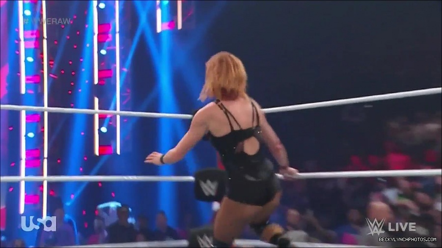 WWE_Monday_Night_Raw_2022_05_16_720p_HDTV_x264-NWCHD_mp4_007559494.jpg