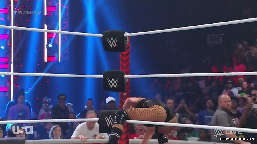 WWE_Monday_Night_Raw_2022_05_16_720p_HDTV_x264-NWCHD_mp4_007561496.jpg