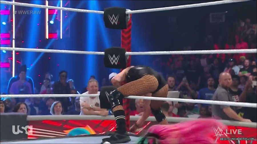 WWE_Monday_Night_Raw_2022_05_16_720p_HDTV_x264-NWCHD_mp4_007561896.jpg
