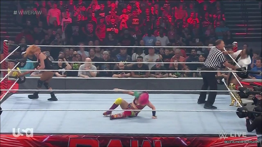 WWE_Monday_Night_Raw_2022_05_16_720p_HDTV_x264-NWCHD_mp4_007563898.jpg