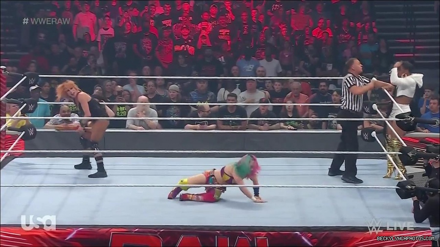 WWE_Monday_Night_Raw_2022_05_16_720p_HDTV_x264-NWCHD_mp4_007564299.jpg