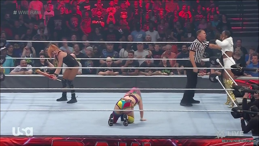 WWE_Monday_Night_Raw_2022_05_16_720p_HDTV_x264-NWCHD_mp4_007565500.jpg