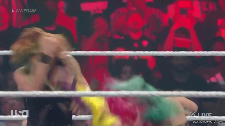 WWE_Monday_Night_Raw_2022_05_16_720p_HDTV_x264-NWCHD_mp4_007569104.jpg