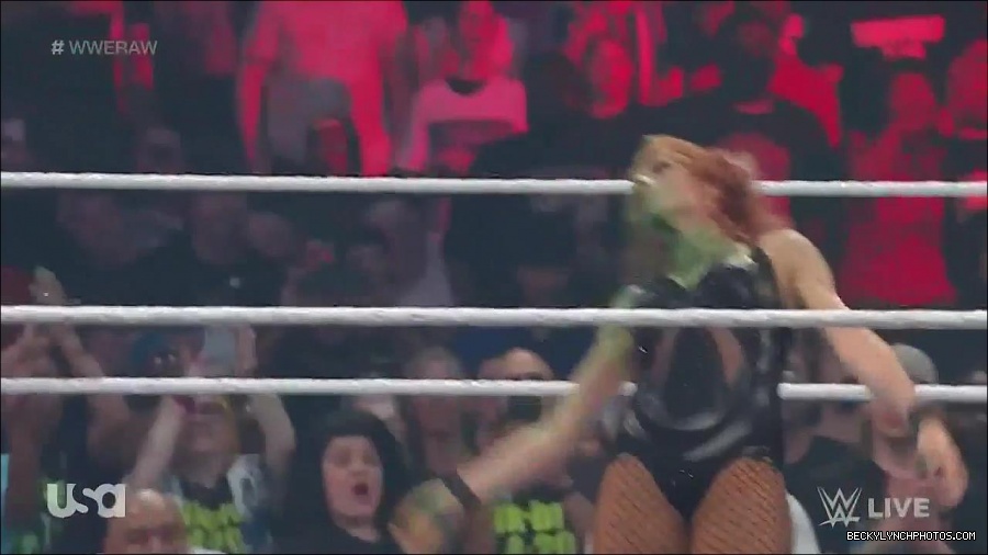 WWE_Monday_Night_Raw_2022_05_16_720p_HDTV_x264-NWCHD_mp4_007569504.jpg