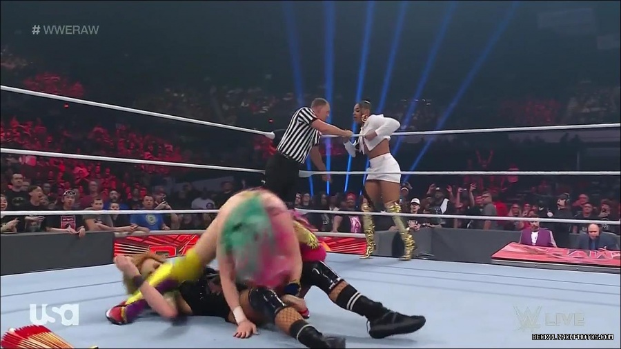 WWE_Monday_Night_Raw_2022_05_16_720p_HDTV_x264-NWCHD_mp4_007571106.jpg