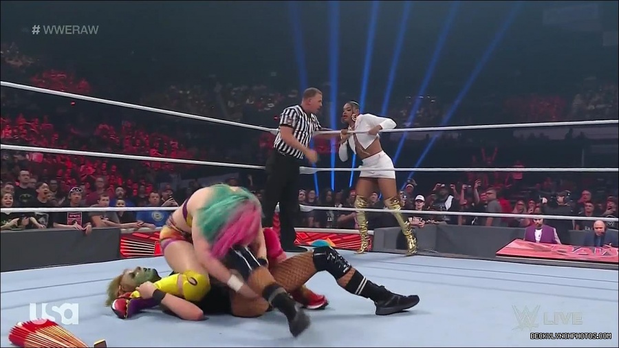 WWE_Monday_Night_Raw_2022_05_16_720p_HDTV_x264-NWCHD_mp4_007571506.jpg