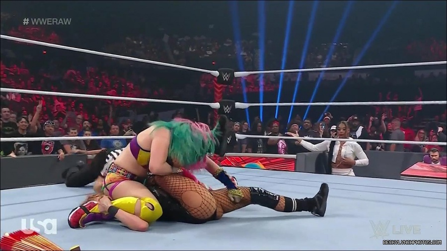 WWE_Monday_Night_Raw_2022_05_16_720p_HDTV_x264-NWCHD_mp4_007573908.jpg