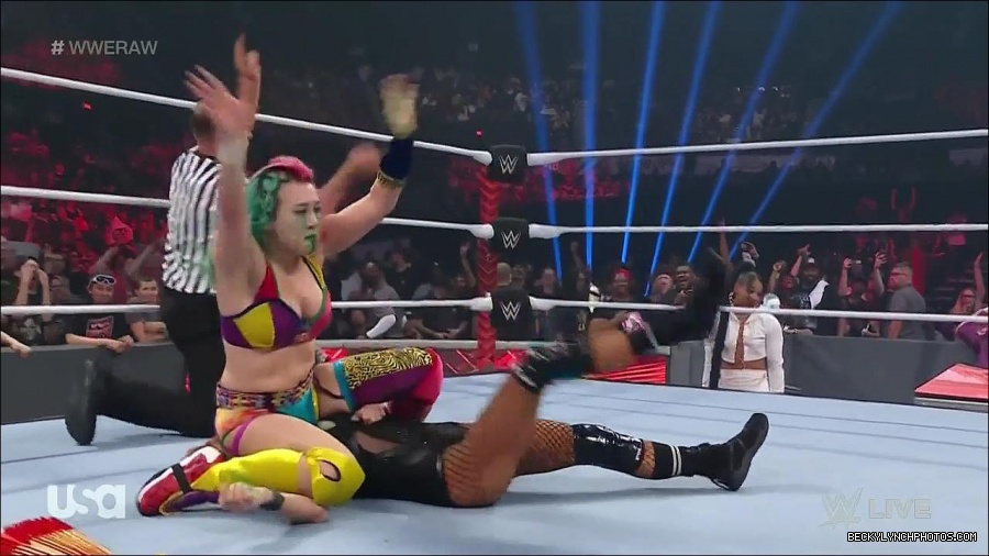 WWE_Monday_Night_Raw_2022_05_16_720p_HDTV_x264-NWCHD_mp4_007575510.jpg