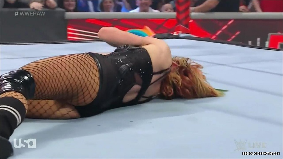 WWE_Monday_Night_Raw_2022_05_16_720p_HDTV_x264-NWCHD_mp4_007580315.jpg