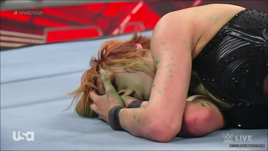 WWE_Monday_Night_Raw_2022_05_16_720p_HDTV_x264-NWCHD_mp4_007589124.jpg