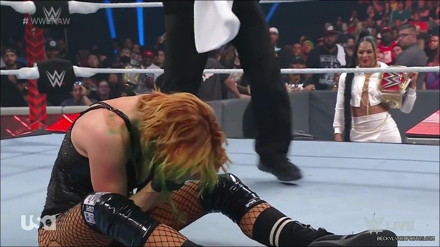 WWE_Monday_Night_Raw_2022_05_16_720p_HDTV_x264-NWCHD_mp4_007623558.jpg