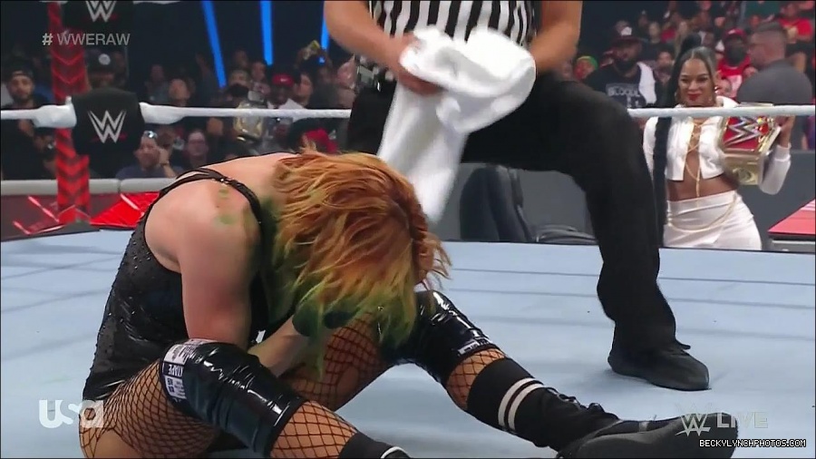 WWE_Monday_Night_Raw_2022_05_16_720p_HDTV_x264-NWCHD_mp4_007623958.jpg