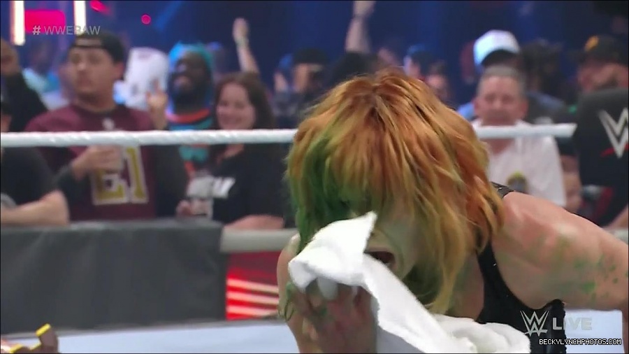 WWE_Monday_Night_Raw_2022_05_16_720p_HDTV_x264-NWCHD_mp4_007633968.jpg