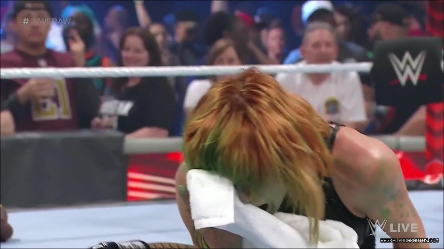 WWE_Monday_Night_Raw_2022_05_16_720p_HDTV_x264-NWCHD_mp4_007634369.jpg