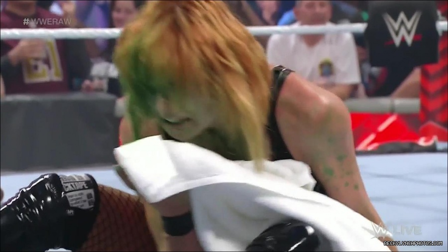WWE_Monday_Night_Raw_2022_05_16_720p_HDTV_x264-NWCHD_mp4_007634769.jpg