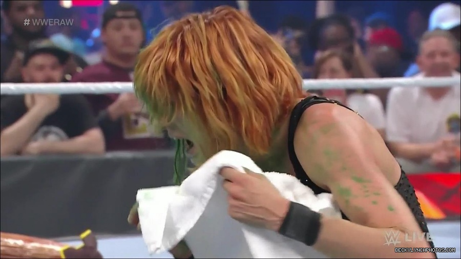 WWE_Monday_Night_Raw_2022_05_16_720p_HDTV_x264-NWCHD_mp4_007635570.jpg
