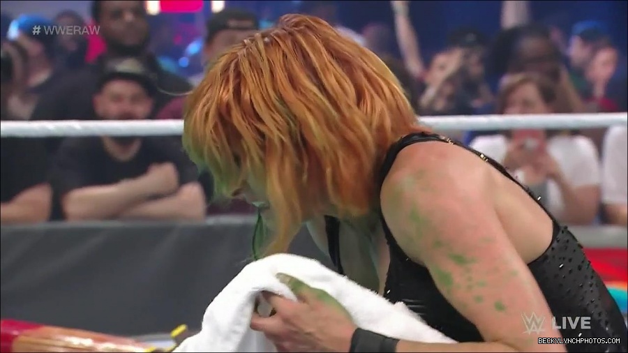 WWE_Monday_Night_Raw_2022_05_16_720p_HDTV_x264-NWCHD_mp4_007635970.jpg