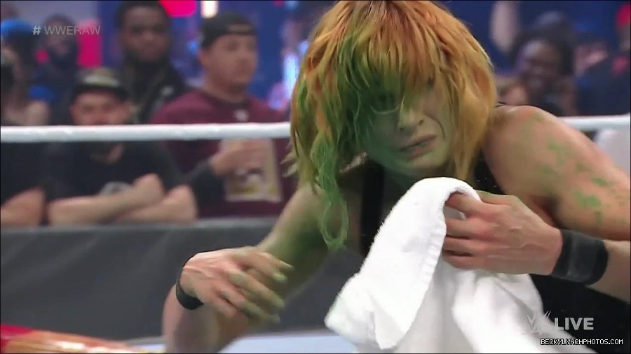 WWE_Monday_Night_Raw_2022_05_16_720p_HDTV_x264-NWCHD_mp4_007637172.jpg