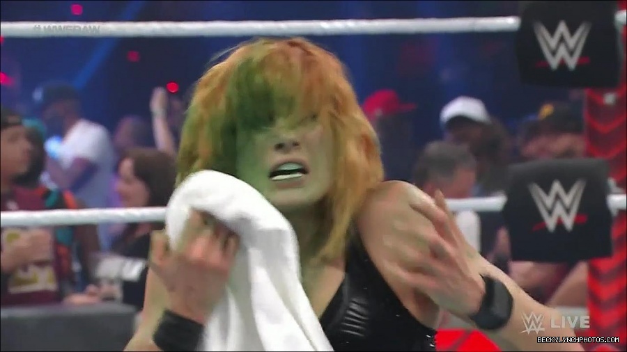 WWE_Monday_Night_Raw_2022_05_16_720p_HDTV_x264-NWCHD_mp4_007638373.jpg
