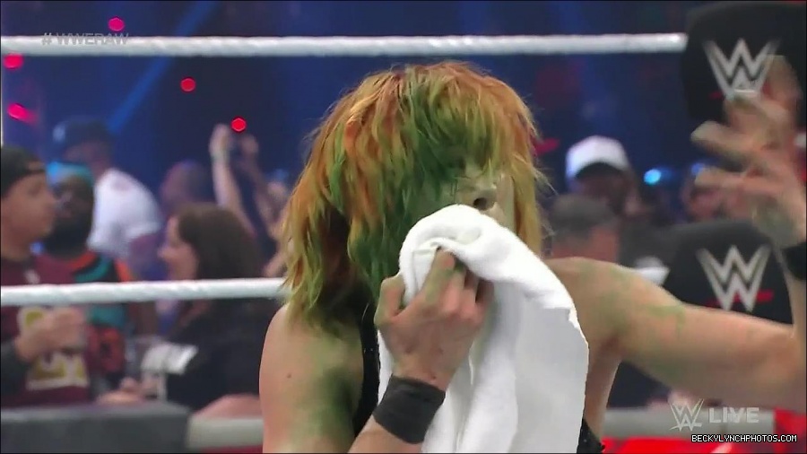 WWE_Monday_Night_Raw_2022_05_16_720p_HDTV_x264-NWCHD_mp4_007638773.jpg