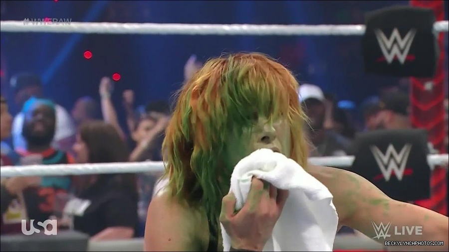 WWE_Monday_Night_Raw_2022_05_16_720p_HDTV_x264-NWCHD_mp4_007639174.jpg