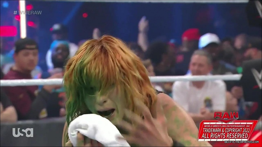 WWE_Monday_Night_Raw_2022_05_16_720p_HDTV_x264-NWCHD_mp4_007639974.jpg