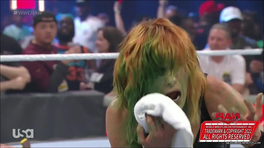 WWE_Monday_Night_Raw_2022_05_16_720p_HDTV_x264-NWCHD_mp4_007640775.jpg