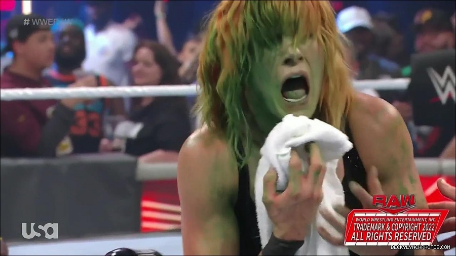 WWE_Monday_Night_Raw_2022_05_16_720p_HDTV_x264-NWCHD_mp4_007641176.jpg