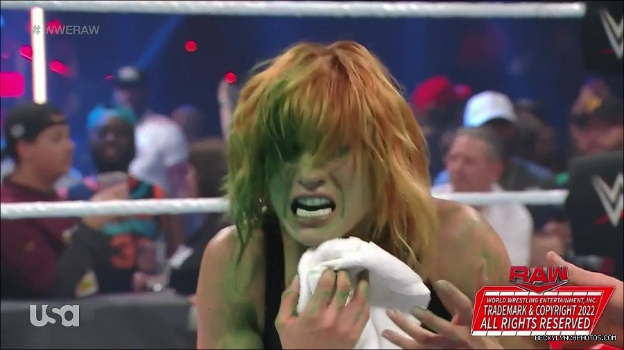 WWE_Monday_Night_Raw_2022_05_16_720p_HDTV_x264-NWCHD_mp4_007641976.jpg