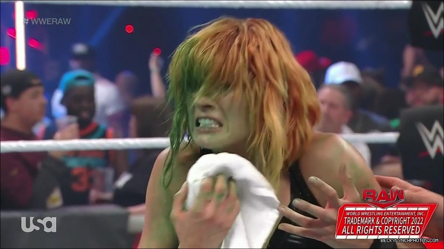 WWE_Monday_Night_Raw_2022_05_16_720p_HDTV_x264-NWCHD_mp4_007642377.jpg