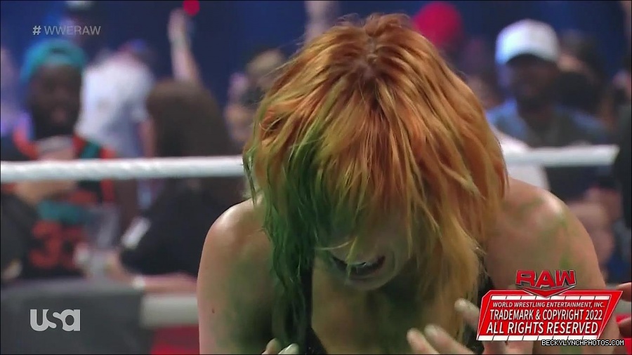 WWE_Monday_Night_Raw_2022_05_16_720p_HDTV_x264-NWCHD_mp4_007643978.jpg