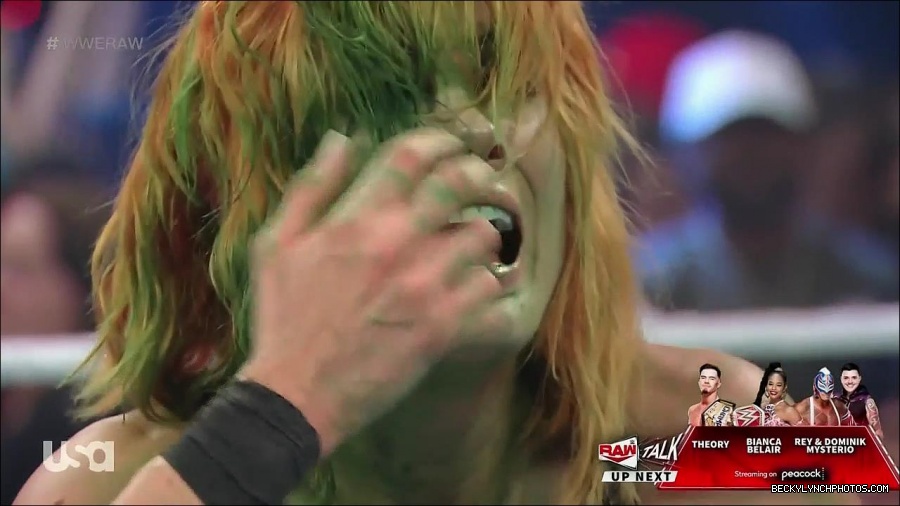 WWE_Monday_Night_Raw_2022_05_16_720p_HDTV_x264-NWCHD_mp4_007647182.jpg
