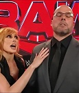 WWE_Monday_Night_Raw_2022_05_16_720p_HDTV_x264-NWCHD_mp4_002032265.jpg