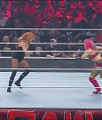 WWE_Monday_Night_Raw_2022_05_16_720p_HDTV_x264-NWCHD_mp4_007177211.jpg