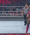 WWE_Monday_Night_Raw_2022_05_16_720p_HDTV_x264-NWCHD_mp4_007193227.jpg