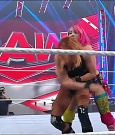 WWE_Monday_Night_Raw_2022_05_16_720p_HDTV_x264-NWCHD_mp4_007313749.jpg